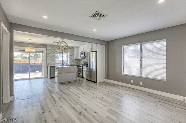 Building Photo - 4456 Bramblewood St