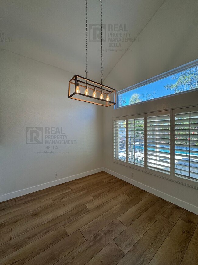 Building Photo - Resort-Style Living in Temecula – Pool Home with Designer Upgrades & 3-Car Garage