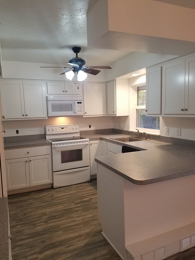 Building Photo - Ridgewood