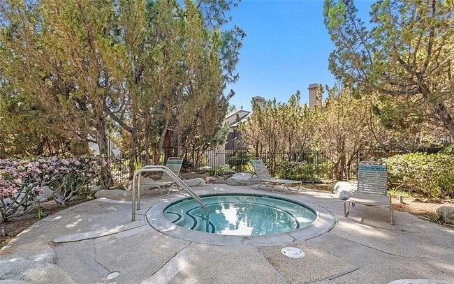 Building Photo - 2526 W MacArthur Blvd