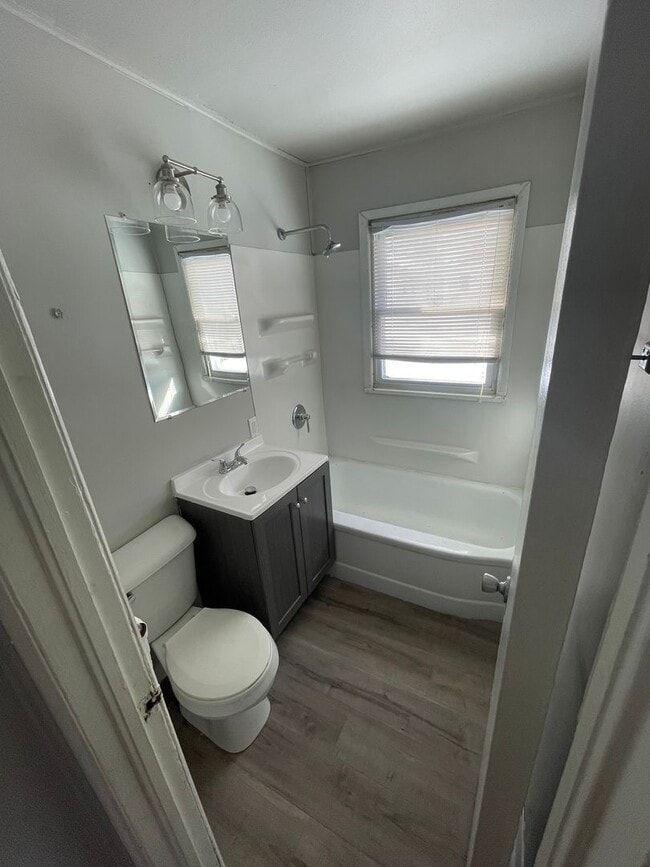 Building Photo - 2022 Rhode Island Ct.