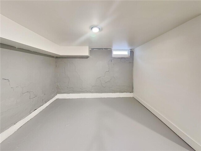 Building Photo - 108 Burbank Dr NW