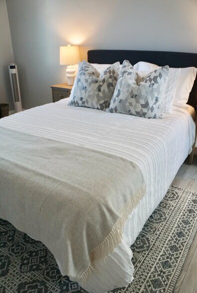 Building Photo - 912 E Spring St