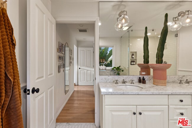 Building Photo - 3579 Ocean View Ave