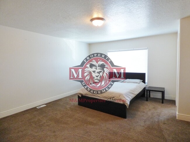 Building Photo - 3 Bd 3.5 Bath 2 Car Garage Townhome in Sandy