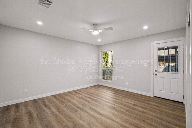 Building Photo - 4304 SW Loop 820