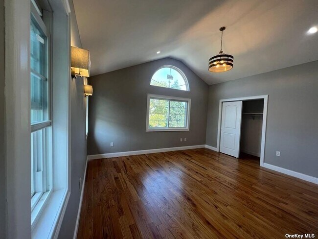 Building Photo - 14-34-34 Dunbar St