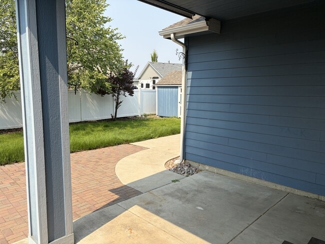 Building Photo - 2949 N Backweight Ln