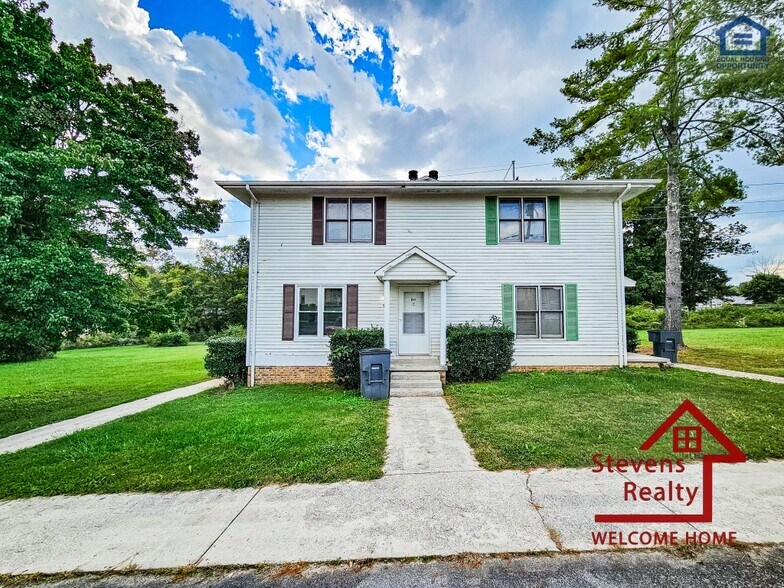 Building Photo - 117 Bybee Dr