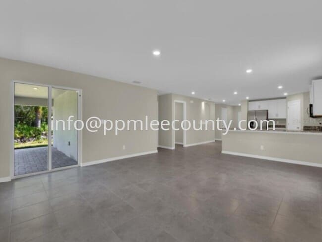 Building Photo - 3 bedroom 2 bath 2 car garage built in 2023 in Port Charlotte!!