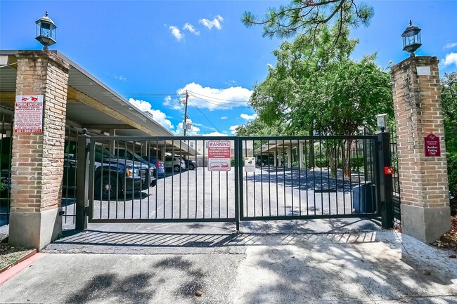 Building Photo - 4515 Briar Hollow Pl