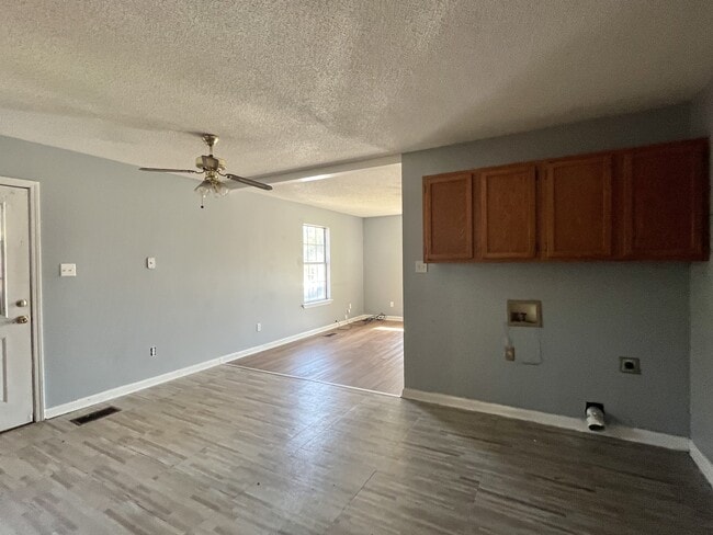 Building Photo - 318 Hill Ave