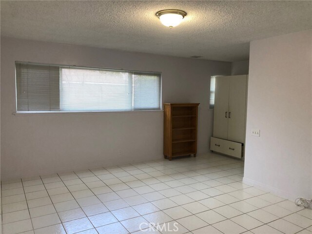 Building Photo - 1435 W Westmont Dr
