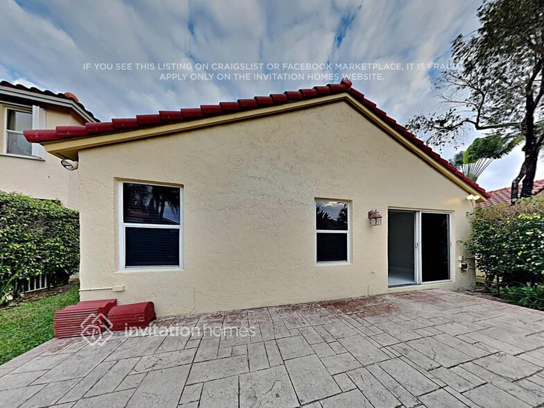 Building Photo - 1658 SW 158th Ave