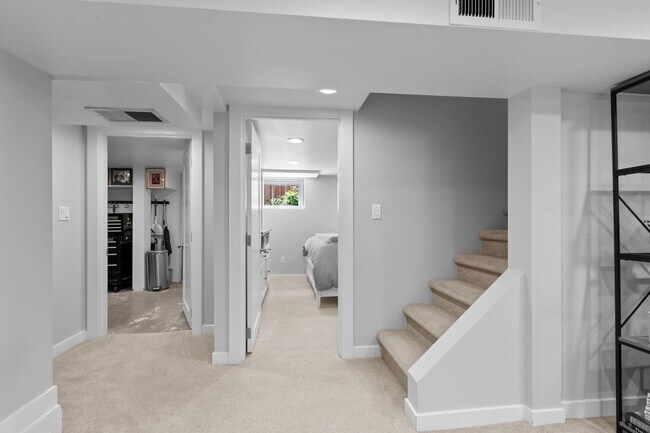 Building Photo - 3bd/1.75ba Seattle Home