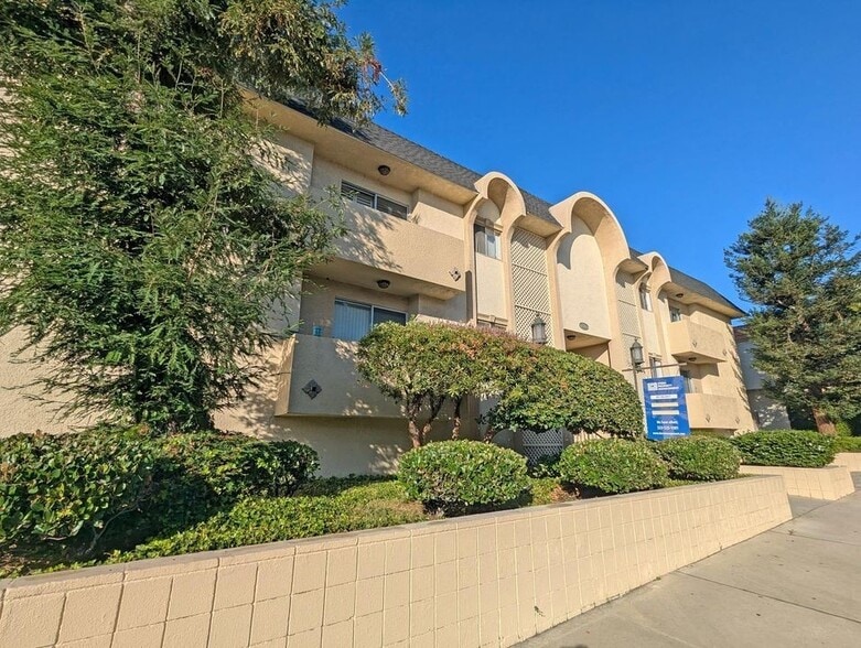 Building Photo - 1335 S Carmelina Ave