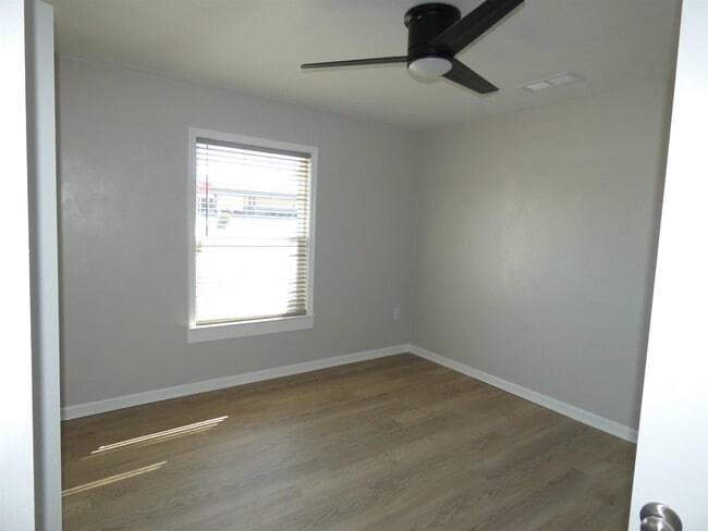 Building Photo - 1405 S Jefferson St