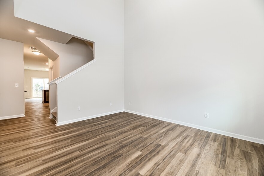 Building Photo - 7291 Bellacroft Dr