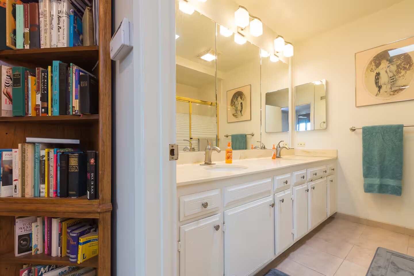 Shared Upper Bathroom - 11260 Overland Ave