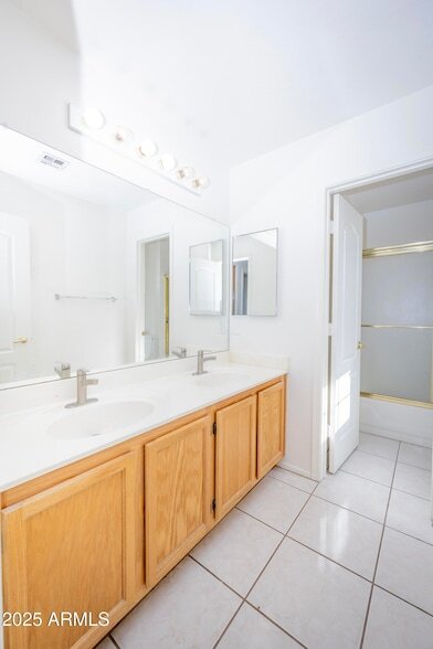 Building Photo - 3844 E Kings Ave