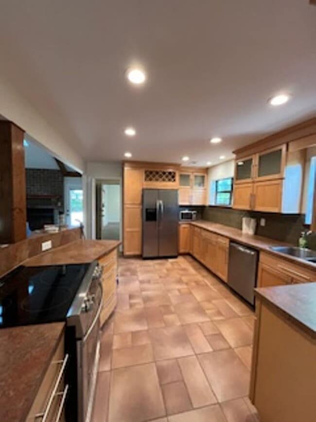 Building Photo - Fantastic Home - James Island