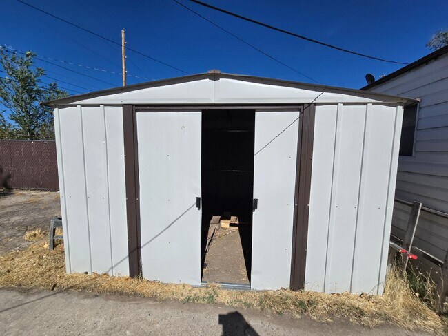 Building Photo - 1824 Rood Ave