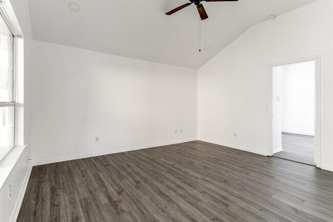 Building Photo - 18326 Autumn Trails Ln