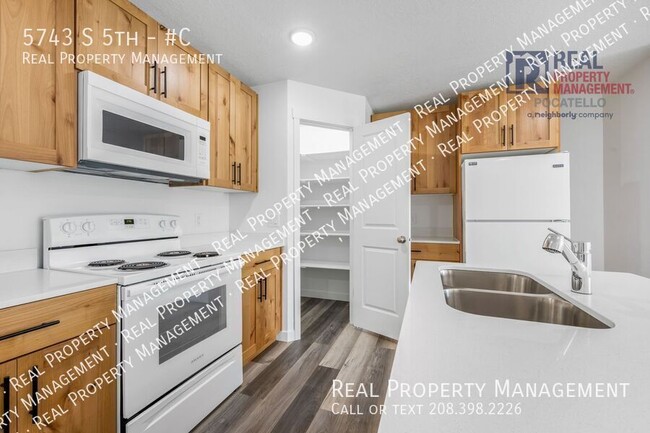 Building Photo - 5743 S 5th-#C