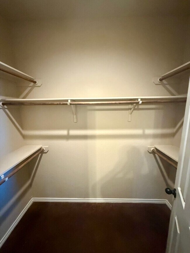 Building Photo - Beautiful 3 bedroom, 2 bathroom home in Ne...