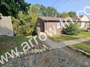 Building Photo - (221-223) Cedarmont Circle
