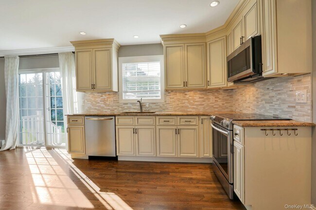 Building Photo - 32 Delamere St