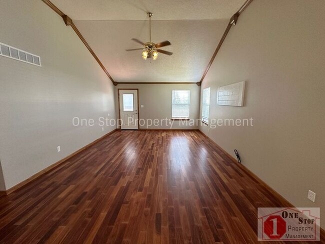 Building Photo - Spacious 3 Bed, 3 Bath Home in Raymore wit...