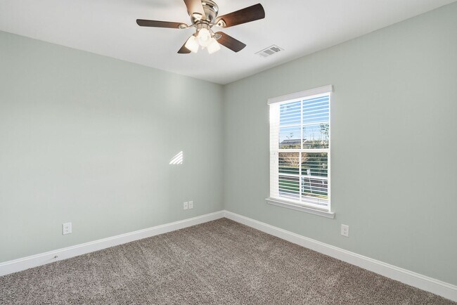 Building Photo - Charming 3 Bedroom Townhome with Private Patio & Fenced Backyard