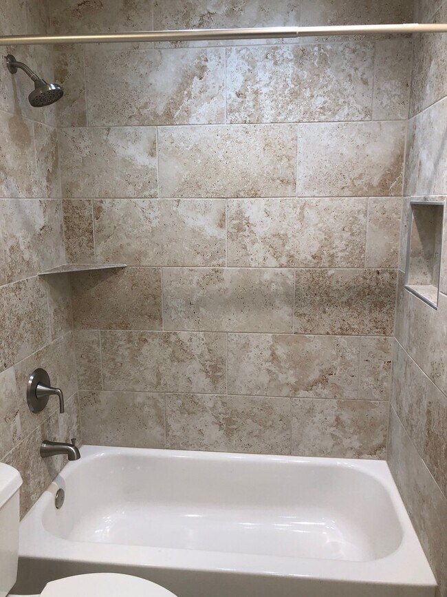 Building Photo - Great 2 bed 2 bath condo in Annapolis!