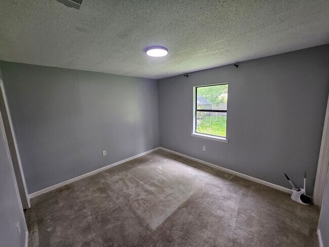 Building Photo - 402 Lefoi Ln