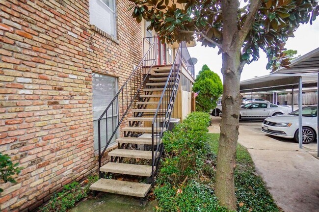 Building Photo - 3303 W Greenridge Dr