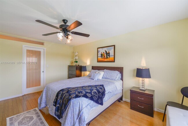 Building Photo - 401 Golden Isles Dr