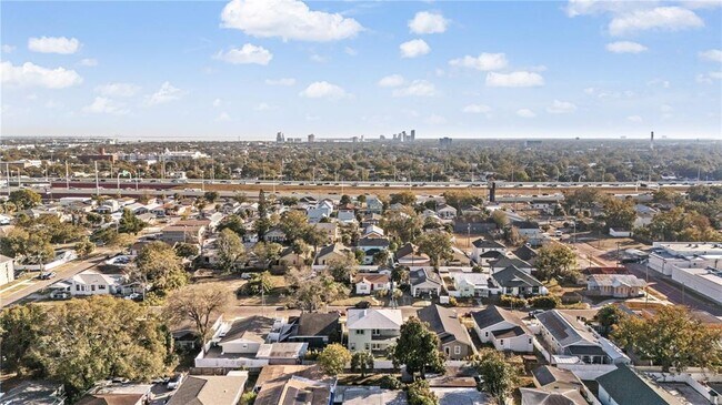 Building Photo - 2727 W Chestnut St