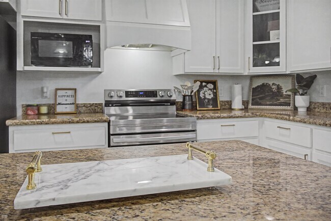 Building Photo - 4305 Alina Dr