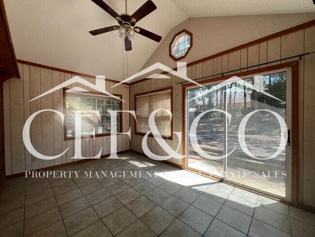 Building Photo - 308 Pine Lake Ct