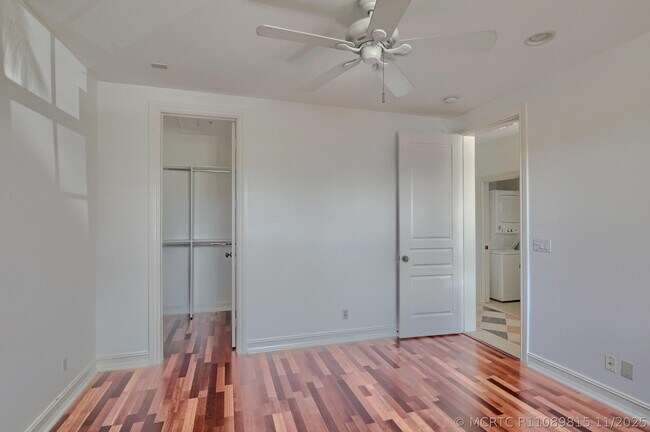 Building Photo - 343 Flamingo Dr