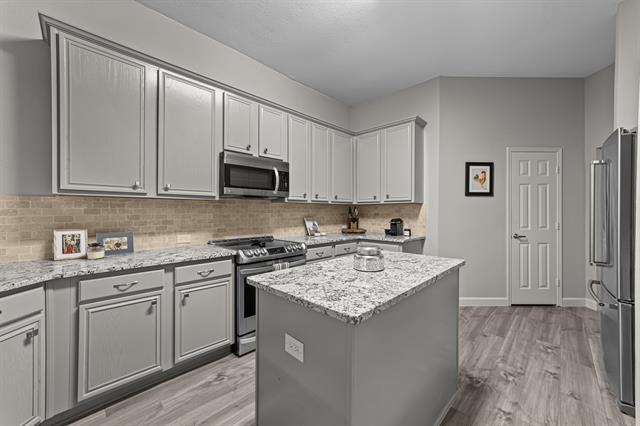 Building Photo - 4719 Highlands Dr