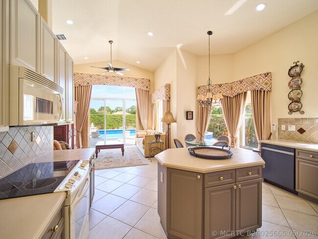 Building Photo - 8282 Spyglass Dr