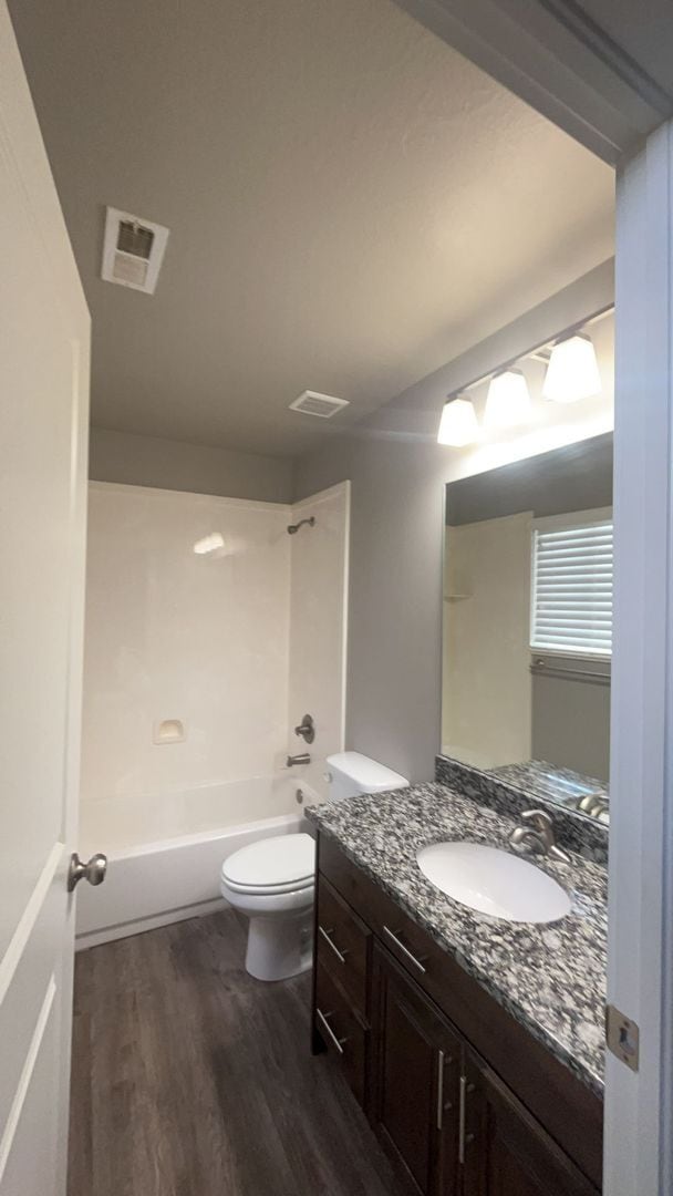 Building Photo - Spacious Townhome with 1 car garage w/ Mountain Views