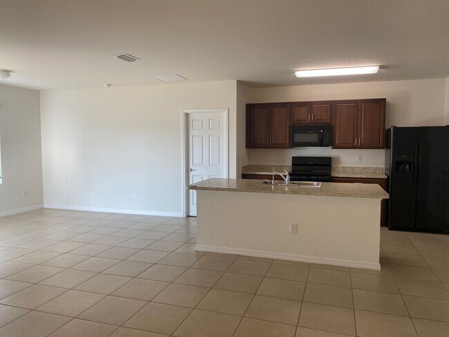Building Photo - Welcome Home! 3BR/2BA Single-Family Home w...