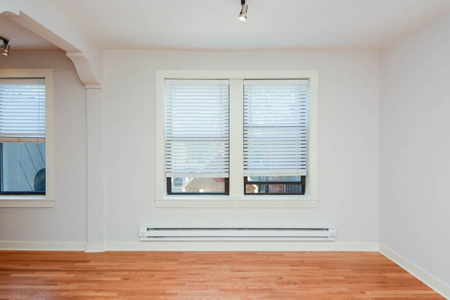 Building Photo - 2402 N Kedzie