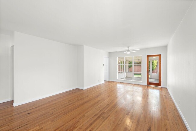 Building Photo - Charming Lakewood Home