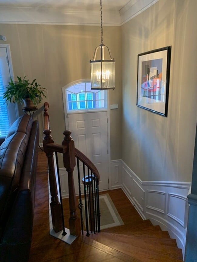 Building Photo - Beautiful Townhome Available in Vinings Overlook!