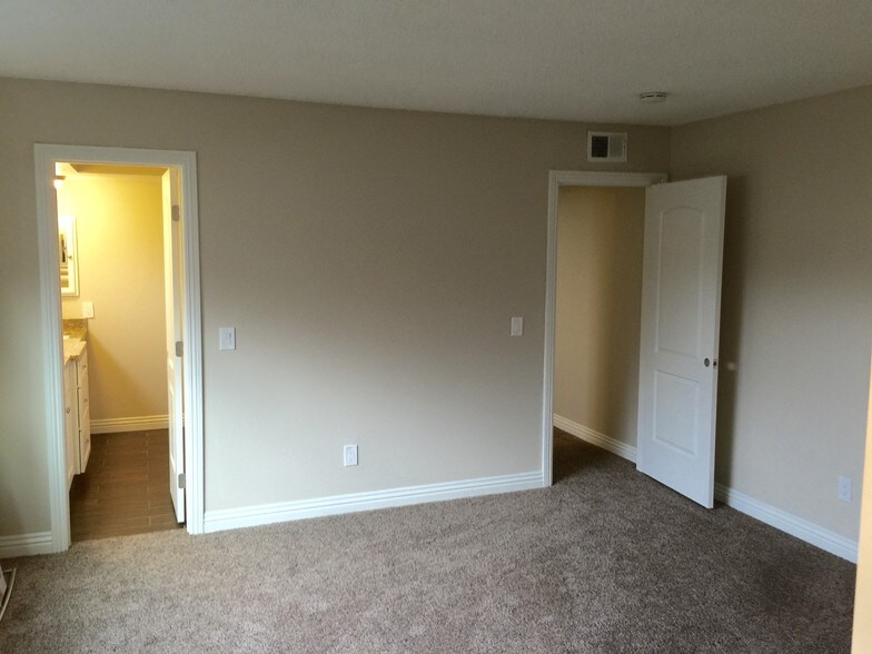 Building Photo - 15551 Boleyn Cir
