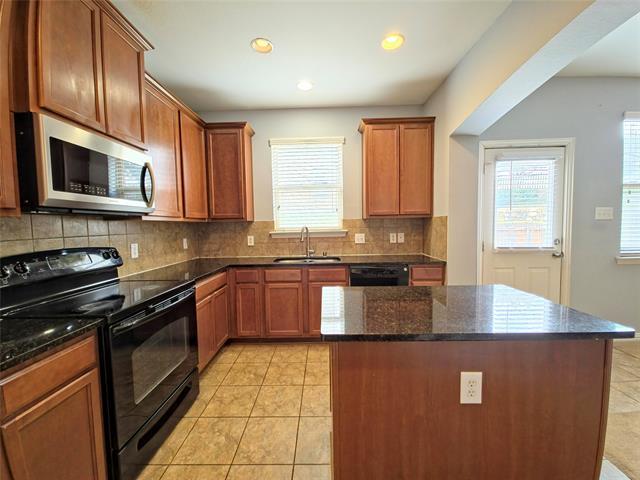 Building Photo - 4121 William Dehaes Dr
